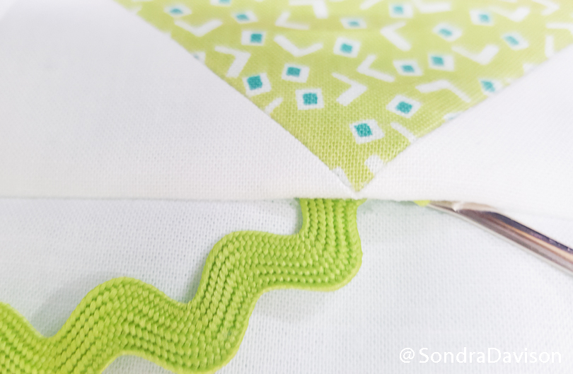 adding rick rack to a quilt block